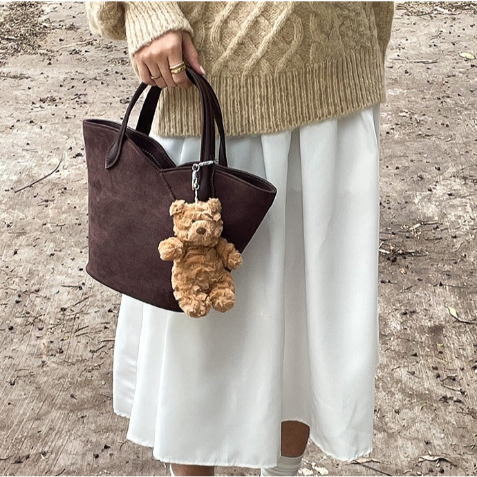 挺版厚底😌好愛✌C20韓國空運🇰🇷特殊造型絨面手提水桶包 手提包 麂皮絨包包 韓國水桶包 毛絨包包 毛絨拼接皮-細節圖6