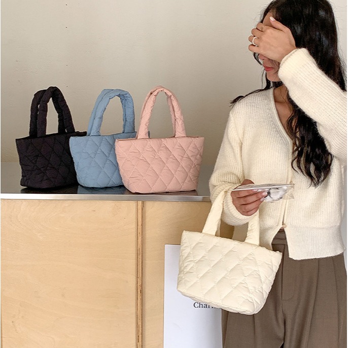 可愛多巴胺🍎🍹C22韓國空運🇰🇷休閒通勤菱格手提包 高級感包包 手提包 菱格紋 大學生托特包 羽絨 棉服包-細節圖2