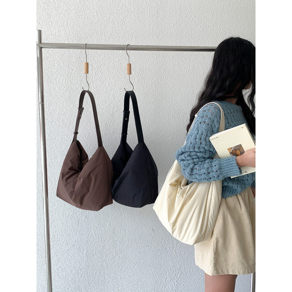 初心常在🐻休閒款🌿C23韓國空運🇰🇷輕量空氣感羽絨單肩托特包 羽絨包包 百搭休閒 上課托特包 大容量 棉服-細節圖2