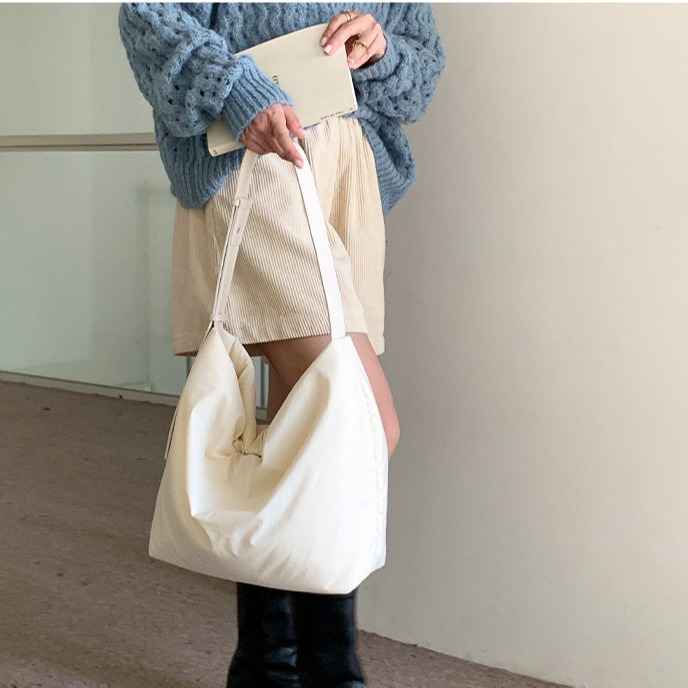 初心常在🐻休閒款🌿C23韓國空運🇰🇷輕量空氣感羽絨單肩托特包 羽絨包包 百搭休閒 上課托特包 大容量 棉服-細節圖5