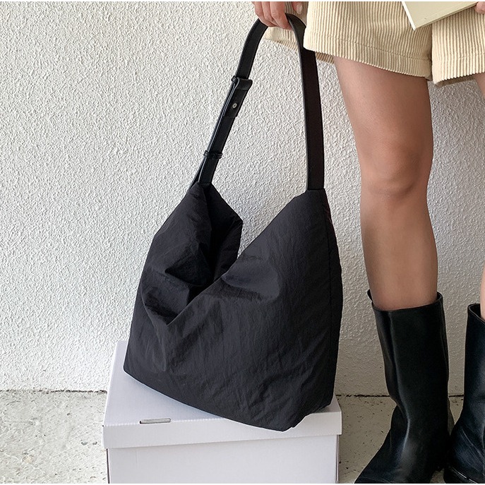 初心常在🐻休閒款🌿C23韓國空運🇰🇷輕量空氣感羽絨單肩托特包 羽絨包包 百搭休閒 上課托特包 大容量 棉服-細節圖6