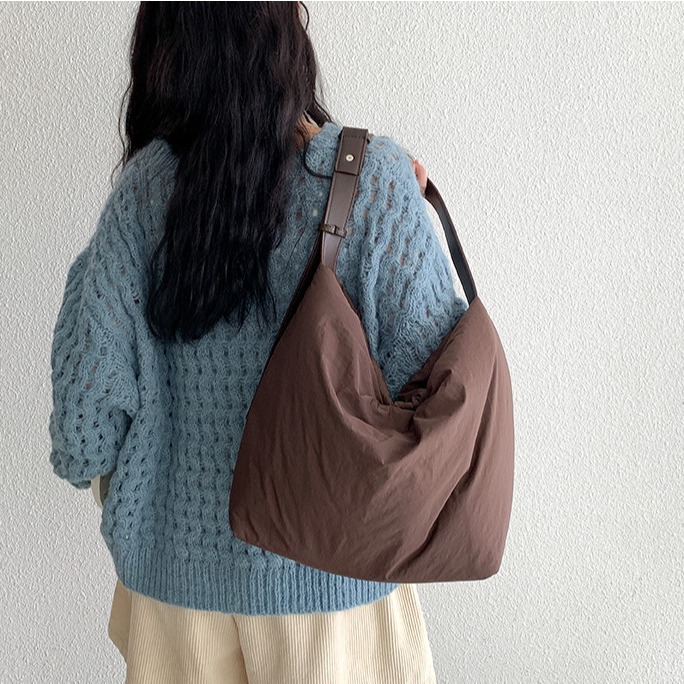 初心常在🐻休閒款🌿C23韓國空運🇰🇷輕量空氣感羽絨單肩托特包 羽絨包包 百搭休閒 上課托特包 大容量 棉服-細節圖7