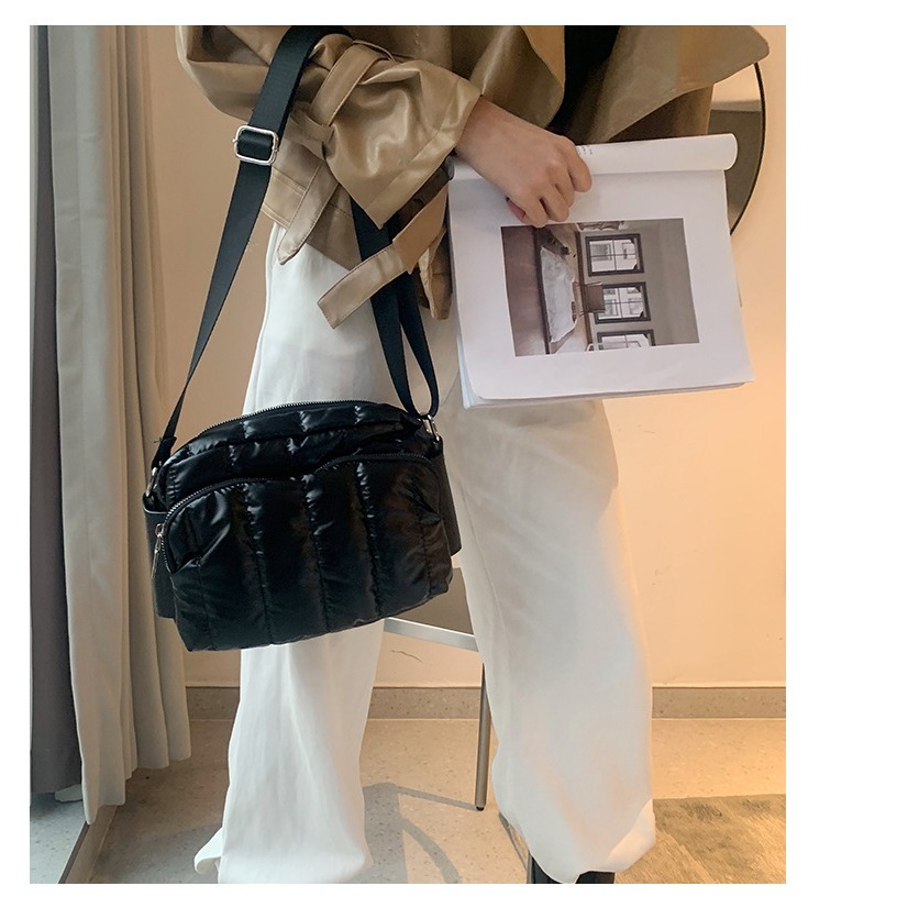 防水材質💦好看輕量⭐F32韓國🇰🇷代購簡約防水羽絨運動方包 單肩小包 斜跨包 防水 運動休閒包 斜跨運動包 韓-細節圖2