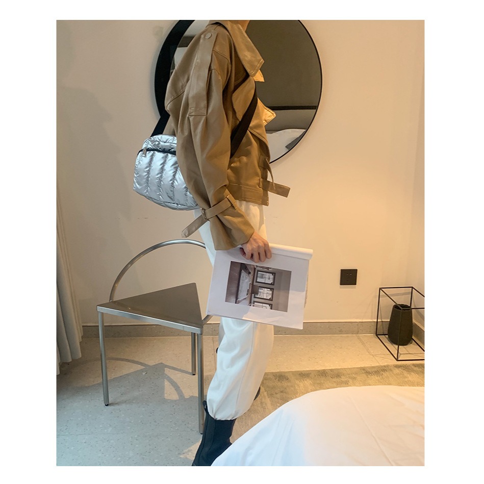 防水材質💦好看輕量⭐F32韓國🇰🇷代購簡約防水羽絨運動方包 單肩小包 斜跨包 防水 運動休閒包 斜跨運動包 韓-細節圖5