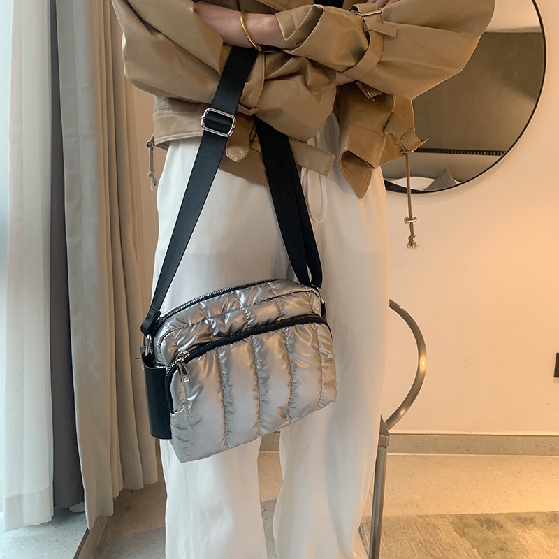 防水材質💦好看輕量⭐F32韓國🇰🇷代購簡約防水羽絨運動方包 單肩小包 斜跨包 防水 運動休閒包 斜跨運動包 韓-細節圖6