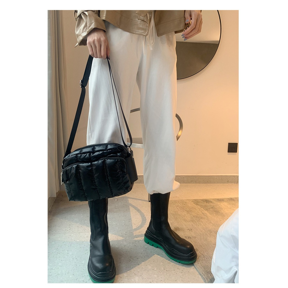 防水材質💦好看輕量⭐F32韓國🇰🇷代購簡約防水羽絨運動方包 單肩小包 斜跨包 防水 運動休閒包 斜跨運動包 韓-細節圖7