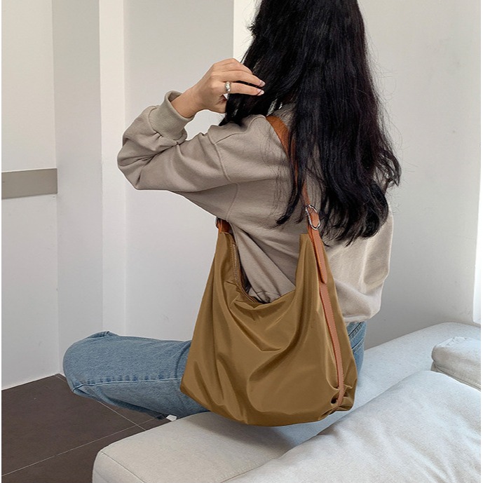 東大門新款💫✡C31韓國空運🇰🇷小眾設計款尼龍托特包 單肩包 大容量腋下包 大學生托特包 上課通勤包 休閒尼龍-細節圖3