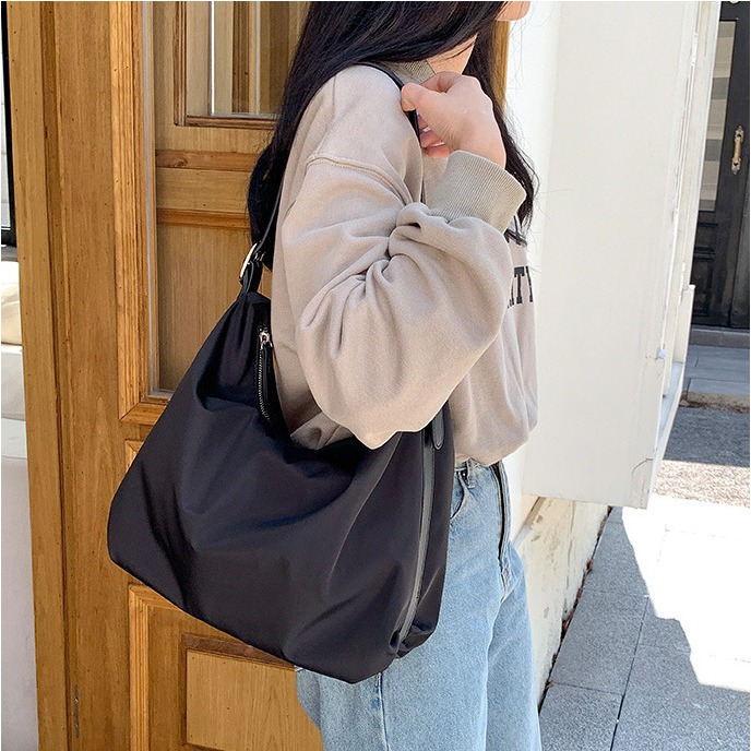 東大門新款💫✡C31韓國空運🇰🇷小眾設計款尼龍托特包 單肩包 大容量腋下包 大學生托特包 上課通勤包 休閒尼龍-細節圖5