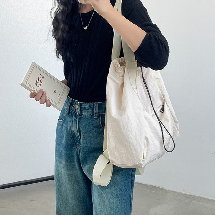 多功能多背法😻🤙C32韓國空運🇰🇷韓國拉繩束口多功能單肩包 大學生 托特包 大容量 雙肩包 休閒尼龍單肩包-細節圖2