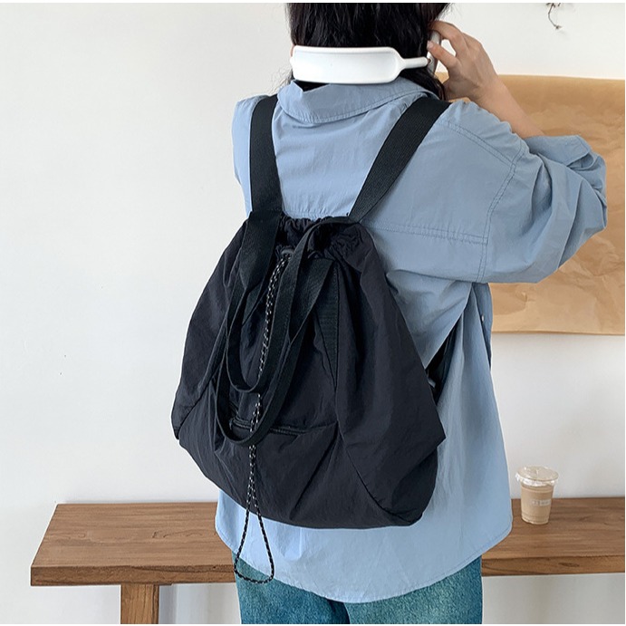 多功能多背法😻🤙C32韓國空運🇰🇷韓國拉繩束口多功能單肩包 大學生 托特包 大容量 雙肩包 休閒尼龍單肩包-細節圖4