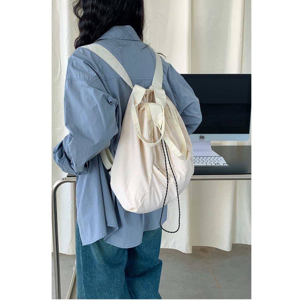 多功能多背法😻🤙C32韓國空運🇰🇷韓國拉繩束口多功能單肩包 大學生 托特包 大容量 雙肩包 休閒尼龍單肩包-細節圖6