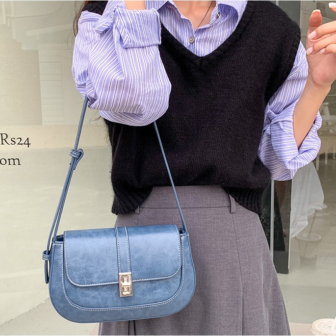 都市極簡風⍥經典鎖扣ღC36韓國空運🇰🇷經典小眾復古單肩腋下包 單肩包 肩背包 手提包 通勤包 腋下包 韓國包包-細節圖7