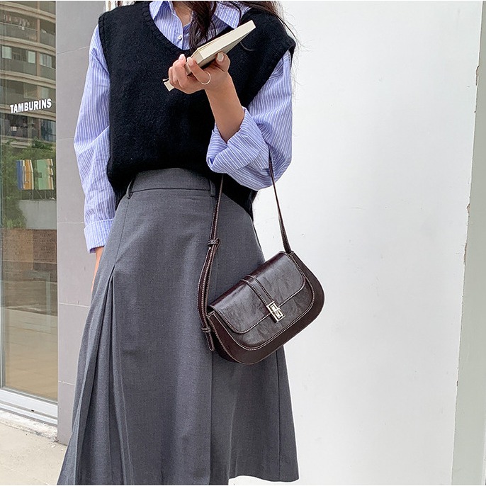 都市極簡風⍥經典鎖扣ღC36韓國空運🇰🇷經典小眾復古單肩腋下包 單肩包 肩背包 手提包 通勤包 腋下包 韓國包包-細節圖8