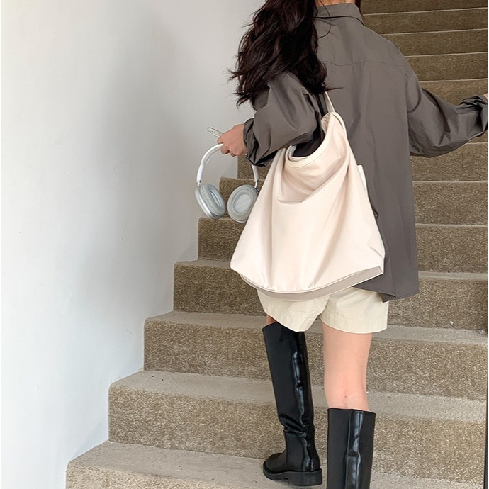 附帶質感吊牌📧新款喜歡✈C40韓國空運🇰🇷高級大容量尼龍單肩托特包 單肩腋下包 托特包 尼龍包 歐膩穿搭包包-細節圖7