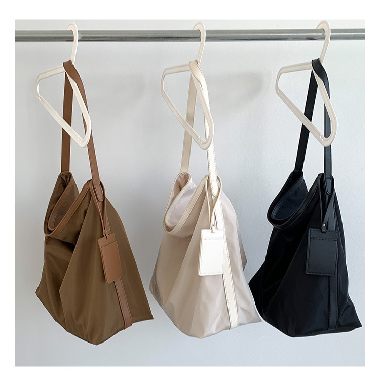 附帶質感吊牌📧新款喜歡✈C40韓國空運🇰🇷高級大容量尼龍單肩托特包 單肩腋下包 托特包 尼龍包 歐膩穿搭包包-細節圖8