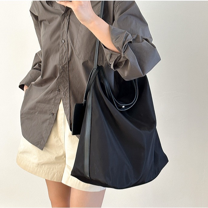 附帶質感吊牌📧新款喜歡✈C40韓國空運🇰🇷高級大容量尼龍單肩托特包 單肩腋下包 托特包 尼龍包 歐膩穿搭包包-細節圖10