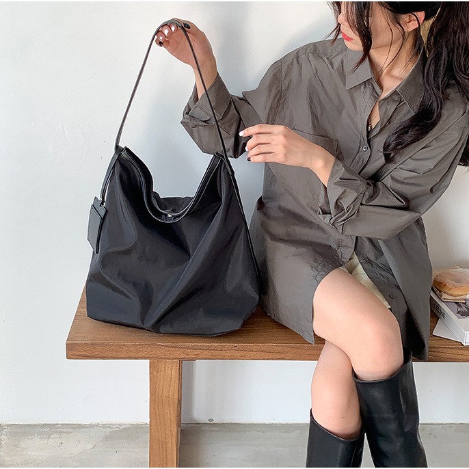 附帶質感吊牌📧新款喜歡✈C40韓國空運🇰🇷高級大容量尼龍單肩托特包 單肩腋下包 托特包 尼龍包 歐膩穿搭包包-細節圖11