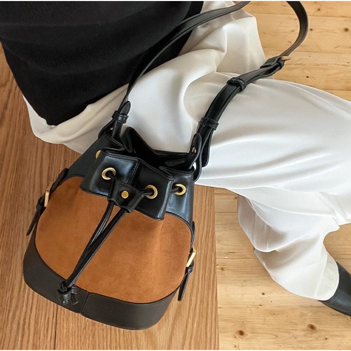 先被美哭(≧Д≦)必入款💘C45韓國空運🇰🇷高級拼色明線衍縫水桶包 斜跨包 手提水桶包 手提包 麂皮單肩包 拉-細節圖7