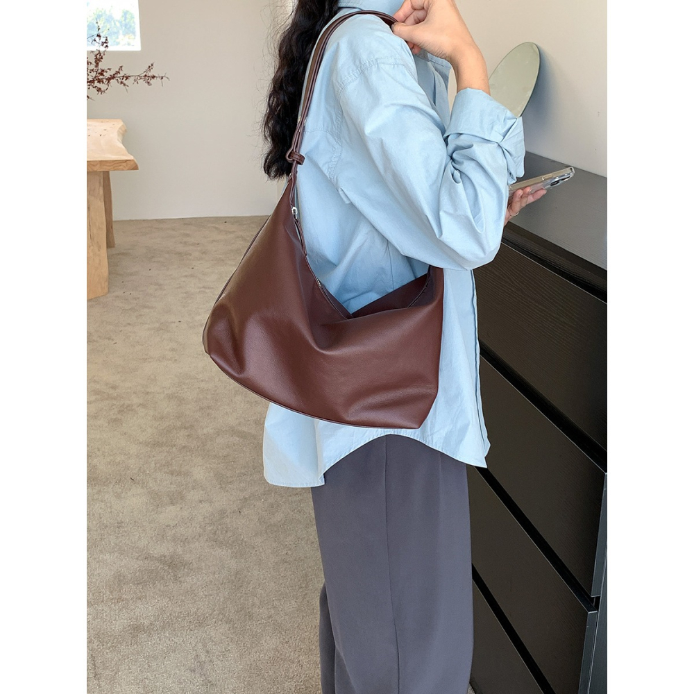 經典款百搭❅♨C51韓國空運🇰🇷輕復古經典軟皮大容量托特包 肩背包 斜跨包 單肩包 腋下包 托特包 韓國大容量包-細節圖5