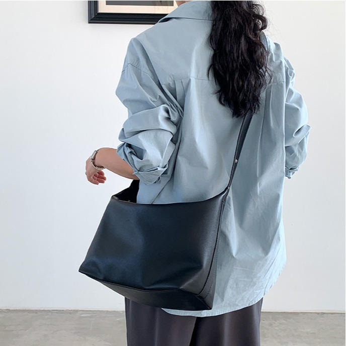 經典款百搭❅♨C51韓國空運🇰🇷輕復古經典軟皮大容量托特包 肩背包 斜跨包 單肩包 腋下包 托特包 韓國大容量包-細節圖6