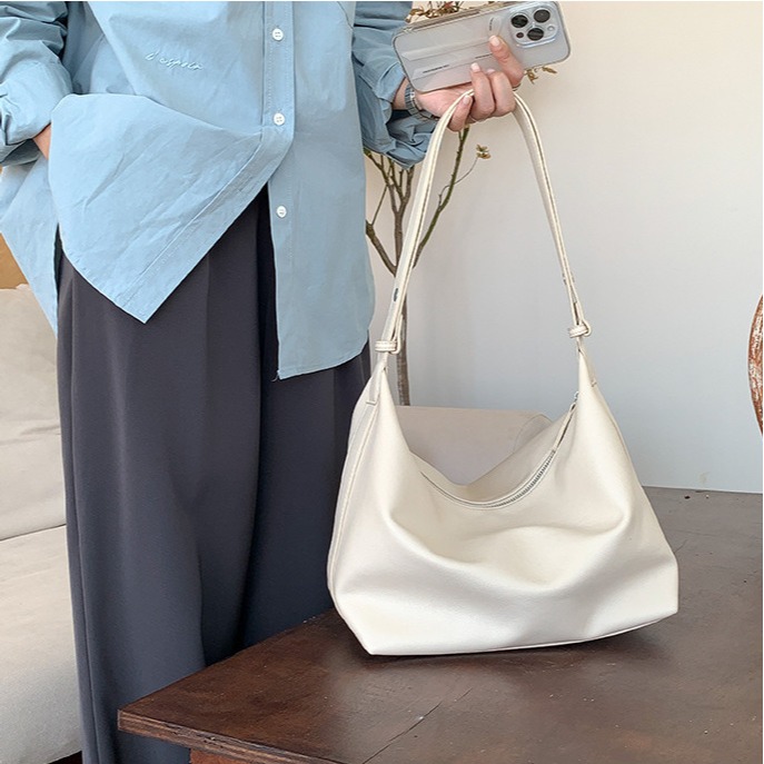 經典款百搭❅♨C51韓國空運🇰🇷輕復古經典軟皮大容量托特包 肩背包 斜跨包 單肩包 腋下包 托特包 韓國大容量包-細節圖7