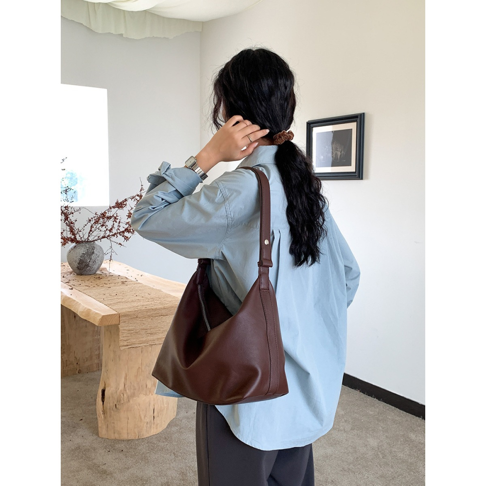 經典款百搭❅♨C51韓國空運🇰🇷輕復古經典軟皮大容量托特包 肩背包 斜跨包 單肩包 腋下包 托特包 韓國大容量包-細節圖8