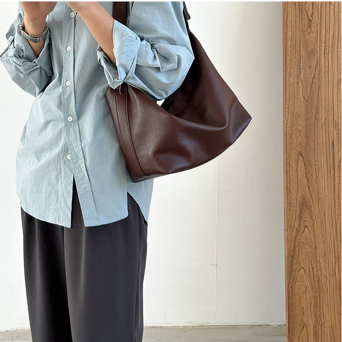 經典款百搭❅♨C51韓國空運🇰🇷輕復古經典軟皮大容量托特包 肩背包 斜跨包 單肩包 腋下包 托特包 韓國大容量包-細節圖10