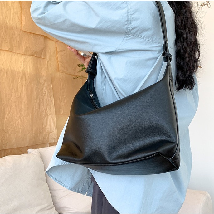 經典款百搭❅♨C51韓國空運🇰🇷輕復古經典軟皮大容量托特包 肩背包 斜跨包 單肩包 腋下包 托特包 韓國大容量包-細節圖11