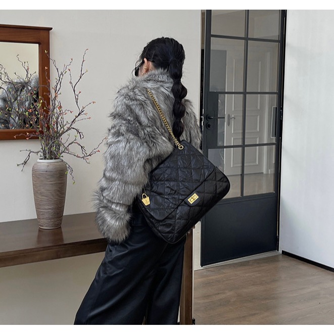 專櫃質感🔊推薦款🍁F52韓國🇰🇷代購特殊皺褶紋理菱格鏈條鎖扣托特包 大容量單肩包 小香風菱格紋包包 時尚腋下-細節圖4