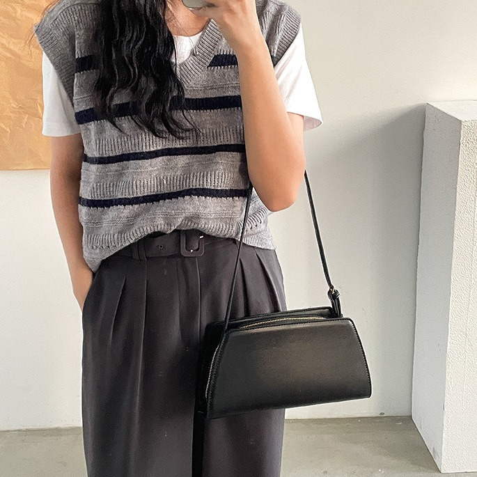 氣質首選🤞不軟榻✈C67韓國空運🇰🇷歐膩入手凱旋門腋下法棍包 單肩包 肩背包 腋下包 法棍包 韓國包包 東大門-細節圖3