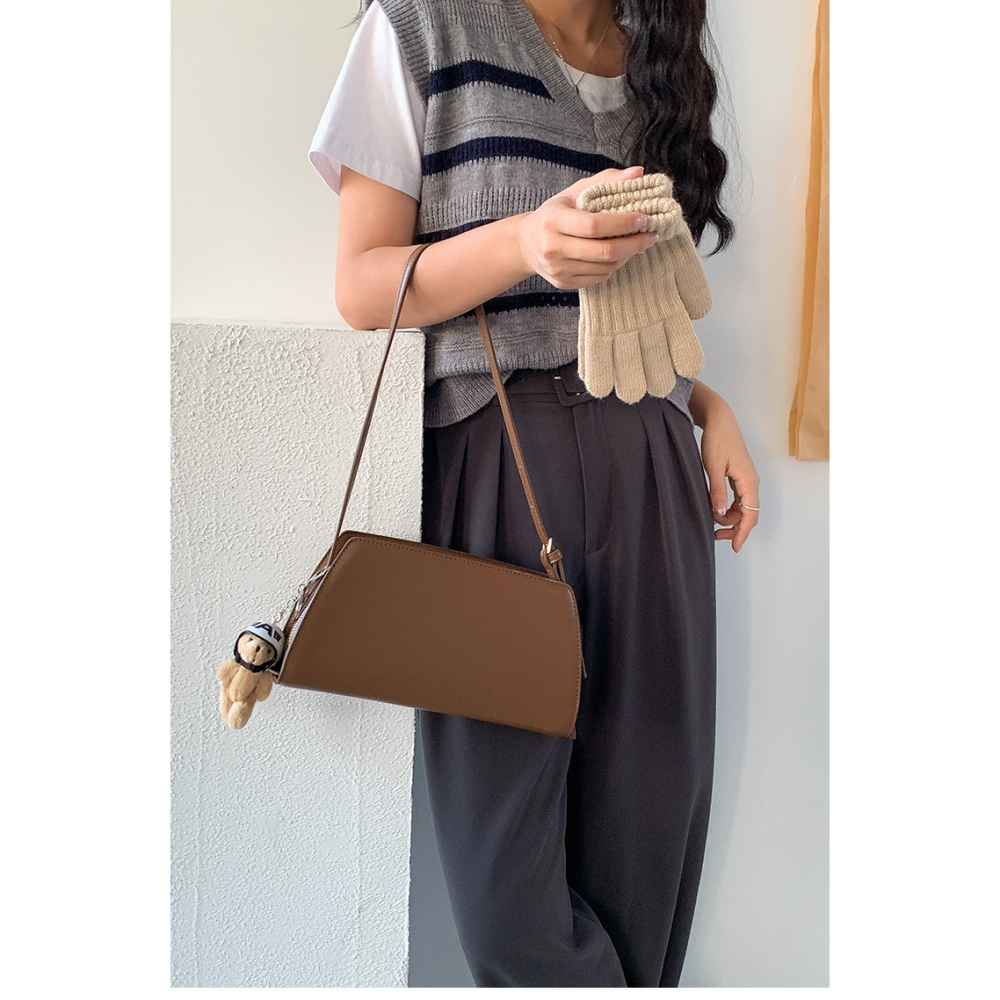 氣質首選🤞不軟榻✈C67韓國空運🇰🇷歐膩入手凱旋門腋下法棍包 單肩包 肩背包 腋下包 法棍包 韓國包包 東大門-細節圖6