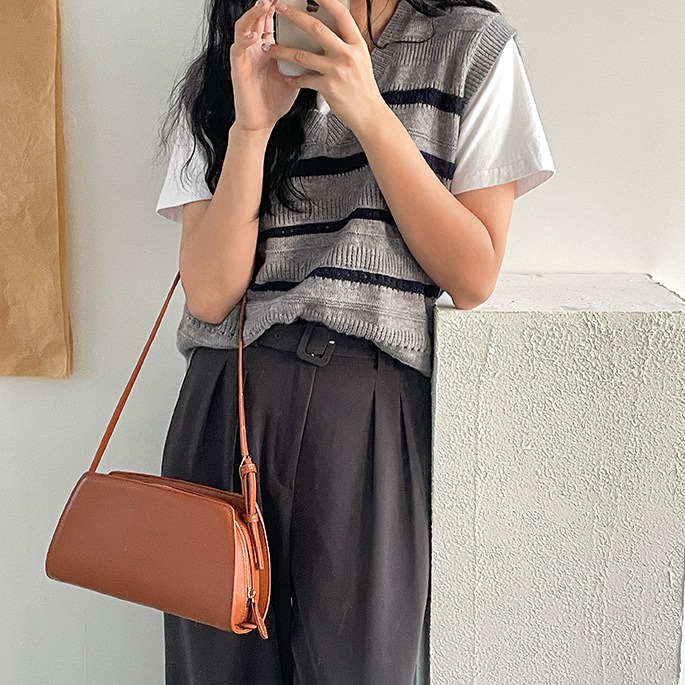 氣質首選🤞不軟榻✈C67韓國空運🇰🇷歐膩入手凱旋門腋下法棍包 單肩包 肩背包 腋下包 法棍包 韓國包包 東大門-細節圖7