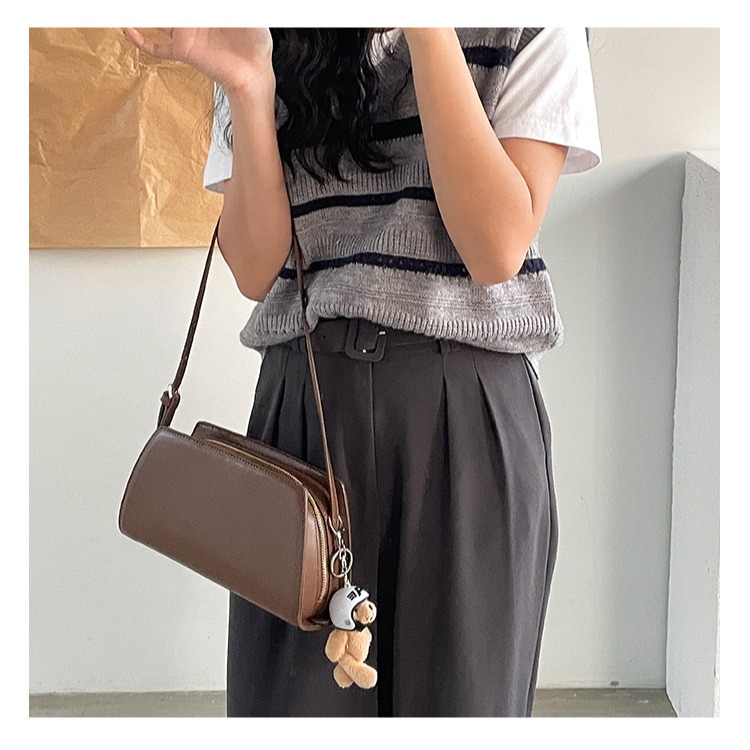 氣質首選🤞不軟榻✈C67韓國空運🇰🇷歐膩入手凱旋門腋下法棍包 單肩包 肩背包 腋下包 法棍包 韓國包包 東大門-細節圖9