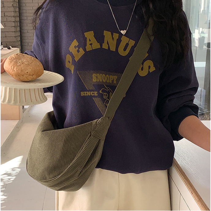 燈芯絨材質®觸感極好‰C68韓國空運🇰🇷小眾設計休閒燈芯絨餃子包 斜跨包 水餃包 餃子包 單肩包 側背包 韓國穿-細節圖6