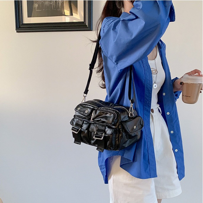 工裝風ㅀ多口袋♥LF8172韓國空運🇰🇷容貌與實用兼具的多口袋斜跨包 單肩包 肩背包 側背包 工裝包 韓國包包-細節圖4