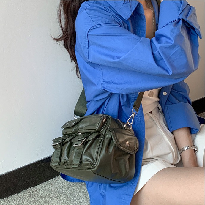 工裝風ㅀ多口袋♥LF8172韓國空運🇰🇷容貌與實用兼具的多口袋斜跨包 單肩包 肩背包 側背包 工裝包 韓國包包-細節圖10