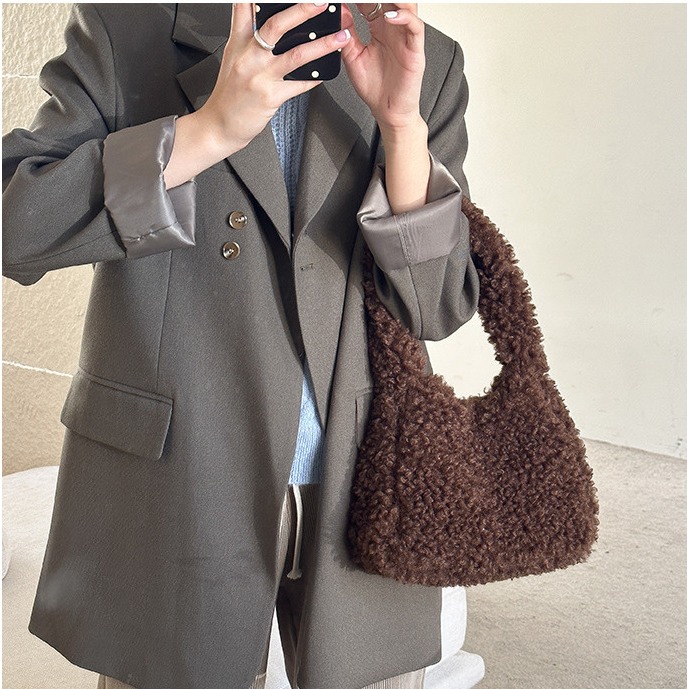 時髦復古的推薦款🐑 U017韓國空運🇰🇷原來你是我一直在尋覓的單肩毛絨包 手提包 毛絨包 腋下包 單肩包 東大-細節圖2