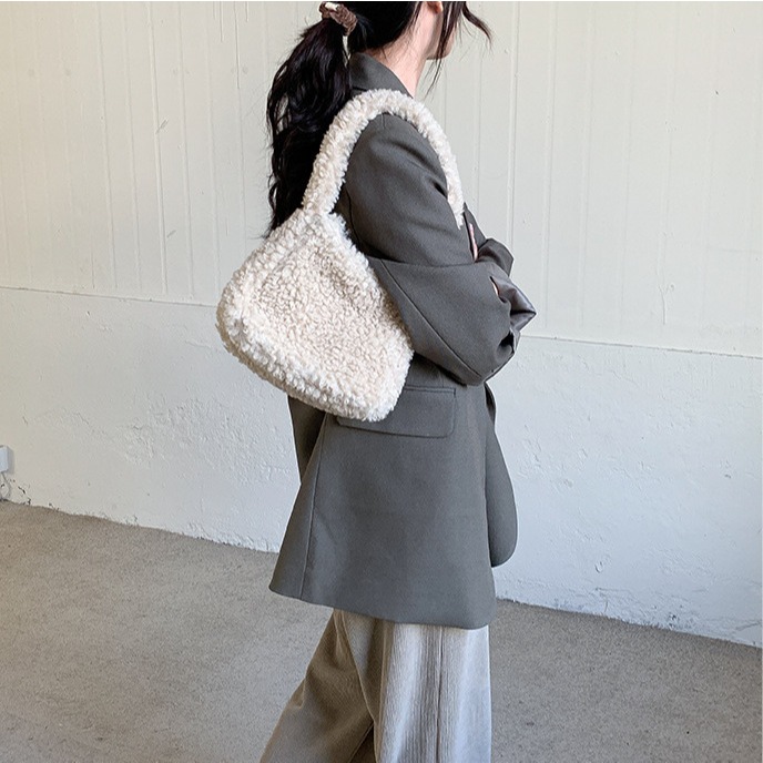 時髦復古的推薦款🐑 U017韓國空運🇰🇷原來你是我一直在尋覓的單肩毛絨包 手提包 毛絨包 腋下包 單肩包 東大-細節圖3