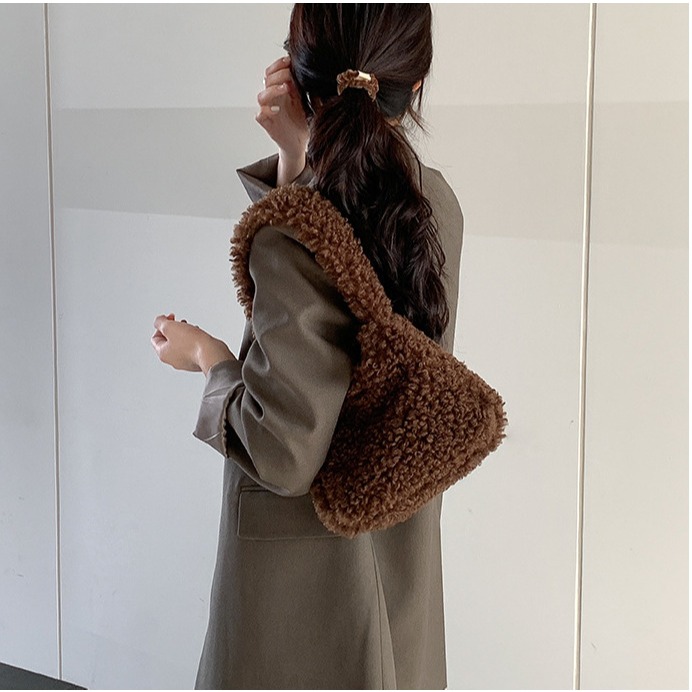 時髦復古的推薦款🐑 U017韓國空運🇰🇷原來你是我一直在尋覓的單肩毛絨包 手提包 毛絨包 腋下包 單肩包 東大-細節圖7