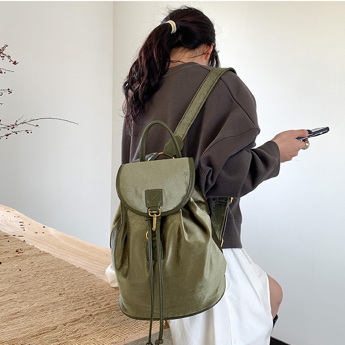 絲滑亮面➵顏色美翻✡LF5813韓國空運🇰🇷都市簡約實用大容量雙肩包 後背包 背包 旅行背包 外出實用包包 包包-細節圖8