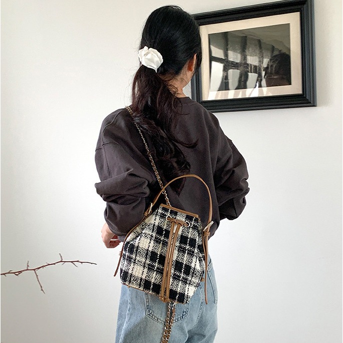 時尚與容貌的結合░是歐膩△U018韓國空運🇰🇷韓劇女主的鏈條格紋雙肩包 後背包 雙肩包 手提包 鏈條包 韓國背包-細節圖5