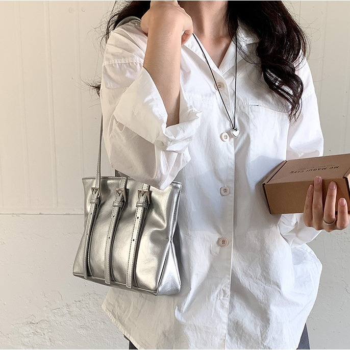 皮扣裝飾✈special🍃 F30023韓國空運🇰🇷質感皮扣裝飾單肩托特包 托特包 單肩包 肩背包 腋下包 手-細節圖3