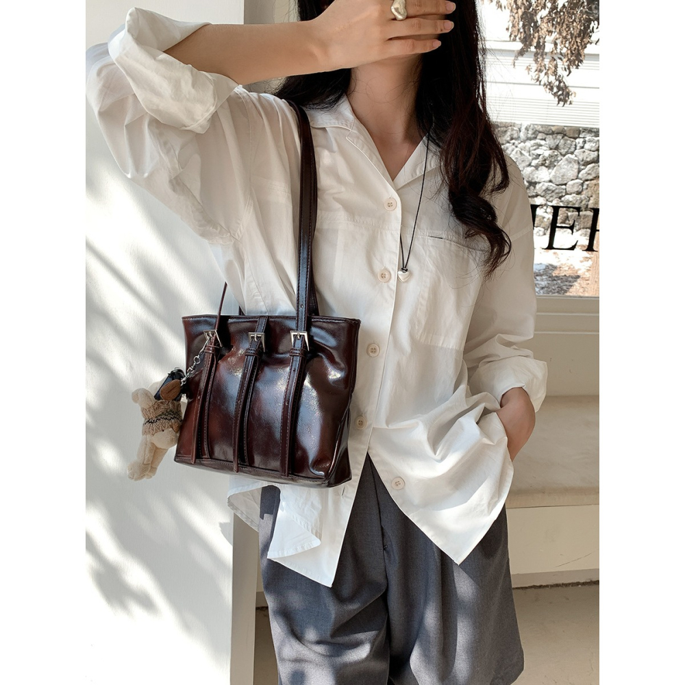 皮扣裝飾✈special🍃 F30023韓國空運🇰🇷質感皮扣裝飾單肩托特包 托特包 單肩包 肩背包 腋下包 手-細節圖4