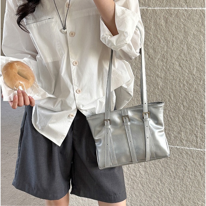 皮扣裝飾✈special🍃 F30023韓國空運🇰🇷質感皮扣裝飾單肩托特包 托特包 單肩包 肩背包 腋下包 手-細節圖6