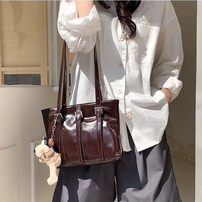 皮扣裝飾✈special🍃 F30023韓國空運🇰🇷質感皮扣裝飾單肩托特包 托特包 單肩包 肩背包 腋下包 手-細節圖8