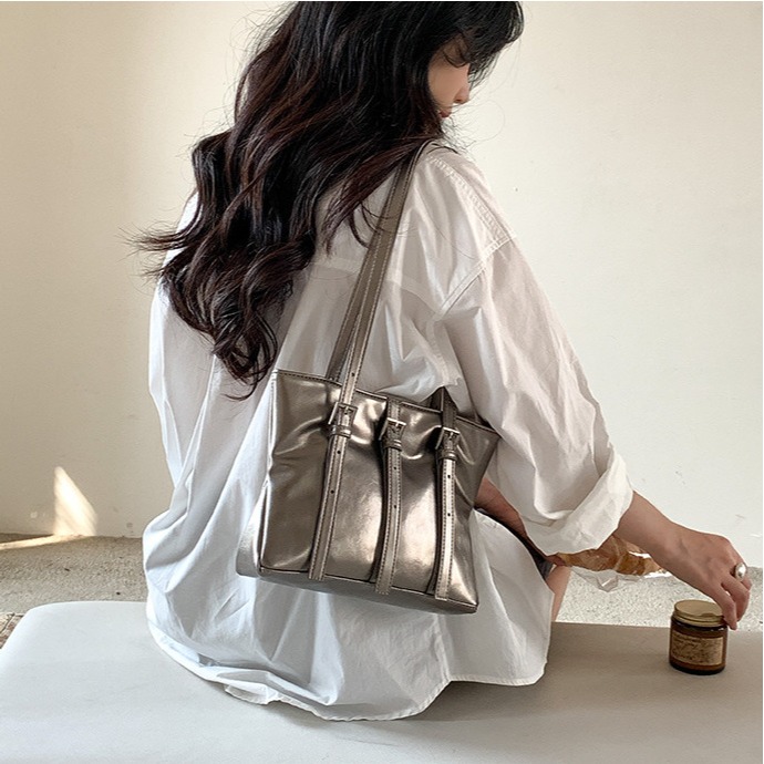 皮扣裝飾✈special🍃 F30023韓國空運🇰🇷質感皮扣裝飾單肩托特包 托特包 單肩包 肩背包 腋下包 手-細節圖10