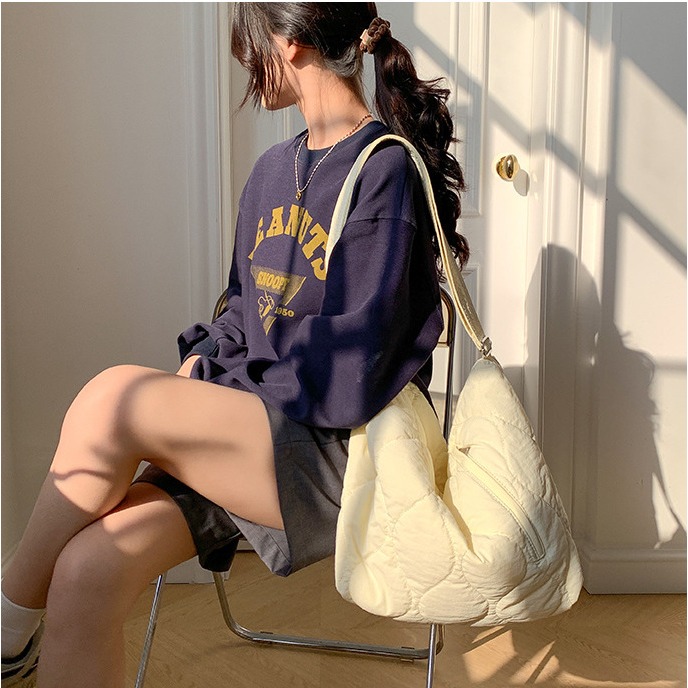 完美梯形☼前側拉鍊設計%U9807韓國空運🇰🇷經典刺繡休閒單肩/斜跨托特包 棉服包 羽絨包 肩背包 側背包 托特-細節圖3