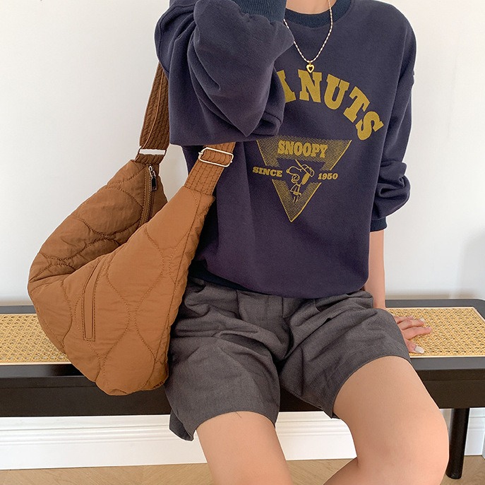 完美梯形☼前側拉鍊設計%U9807韓國空運🇰🇷經典刺繡休閒單肩/斜跨托特包 棉服包 羽絨包 肩背包 側背包 托特-細節圖6