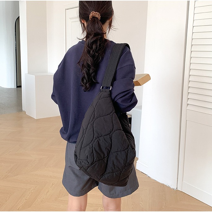 完美梯形☼前側拉鍊設計%U9807韓國空運🇰🇷經典刺繡休閒單肩/斜跨托特包 棉服包 羽絨包 肩背包 側背包 托特-細節圖10