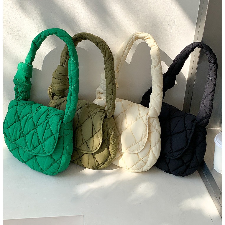 真的太特別💜紐結➳A1540韓國空運🇰🇷紐結衍縫菱格雲朵單肩/斜挎包 單肩包 斜跨包 雲朵包 羽絨包 韓國包包-細節圖4